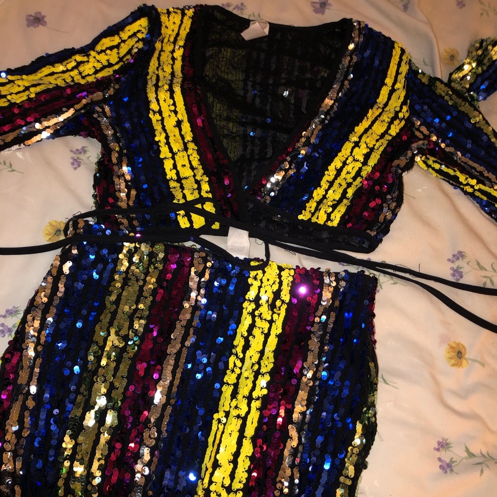 2 piece crop top and mini skirt out fit !